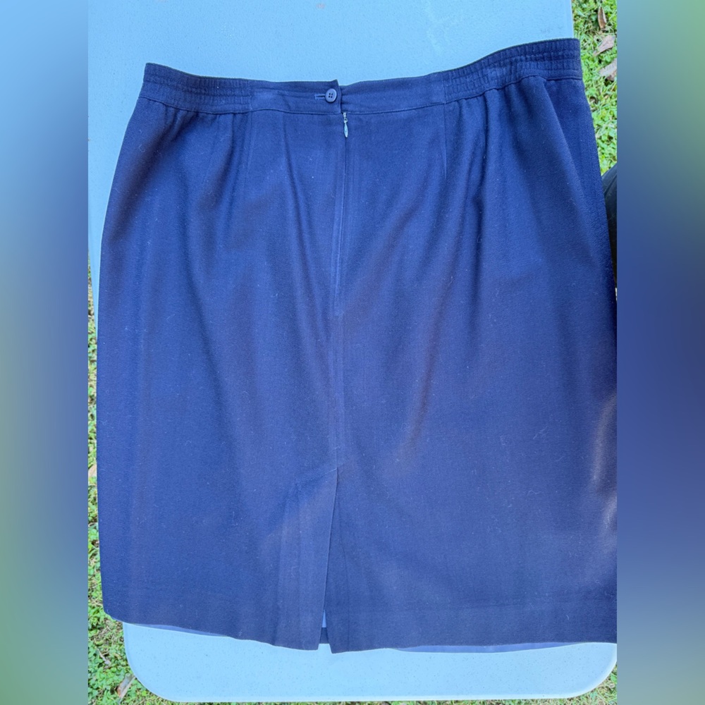 Women’s wool crepe skirt